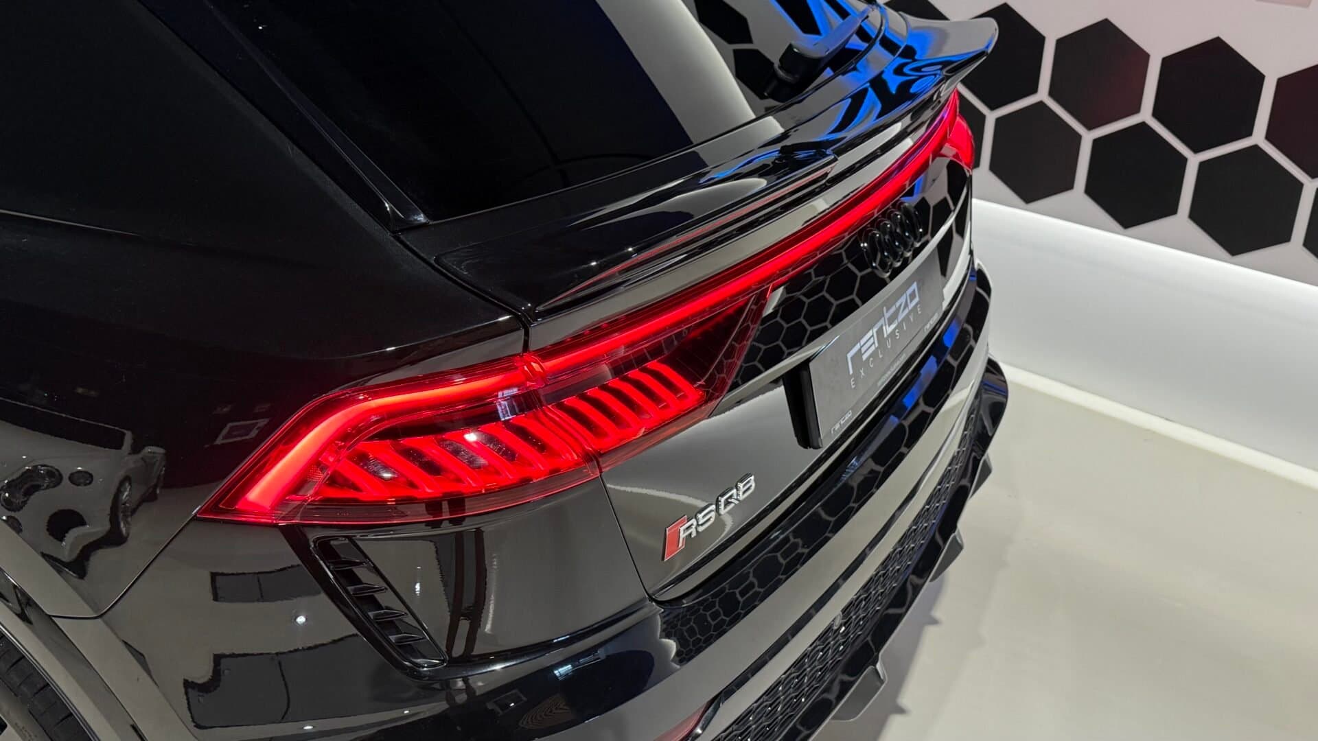 Audi RSQ8 Performance